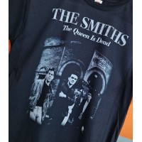 T-shirt Nera The Smiths - "The Queen Is Dead" - Stile Indie Rock Iconico | vrzshop